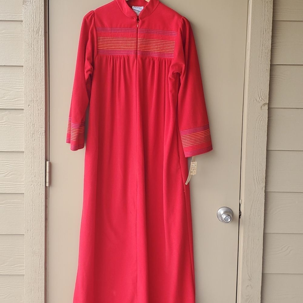 Vintage 1970's Womens Long sleeve Appeal Retro Red Rainbow Nightgown Robe
